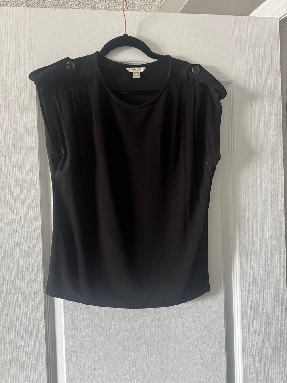 RW&CO. Black Short-Sleeve Button-Shoulder Top